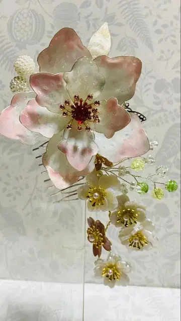 꽃과 나비의 머리 장식