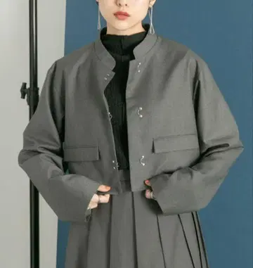 새상품급 KBF 크롭 후크 자켓 그레이