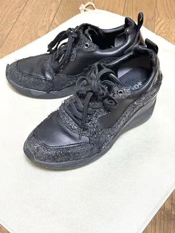 [ 사용감 있음 ] 스니커즈 통굽 +diana 플러스다이애나 힐