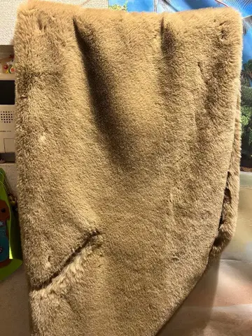 JENNE 볼륨 퍼 케이프 베이지