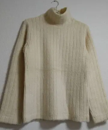 아이보리 터틀넥 스웨터 니콜 클럽 하이넥