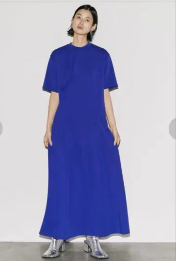 UN3D. 턱 텐트 원피스