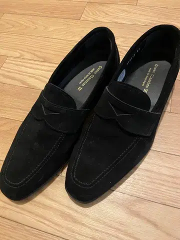 퀸 클래시코 스웨이드 로퍼