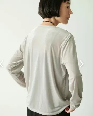 부드러운 윤기가 나는 벨로아 티셔츠 그레이지