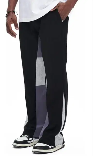 마지막 한 점 블랙과 그레이 스웨트 팬츠