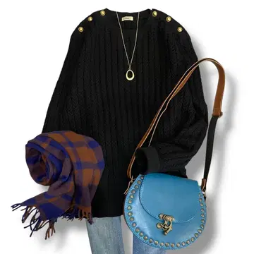 새상품급 이에나 케이블 니트 울 크루넥 골드 버튼 블랙 F