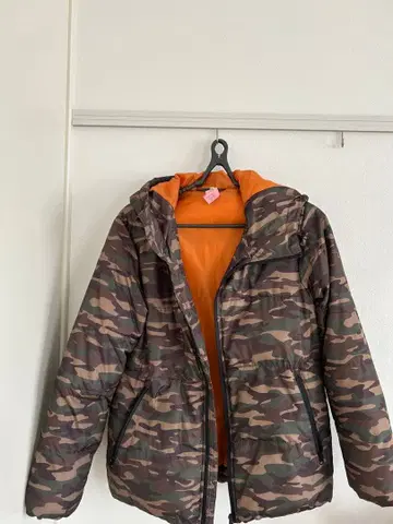 gu 카모 패턴 L 사이즈 다운 자켓