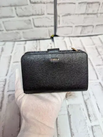 훌라 FURLA 블랙 접이식 지갑