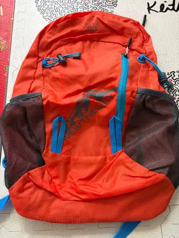 오렌지 백팩 메쉬 포켓 포함