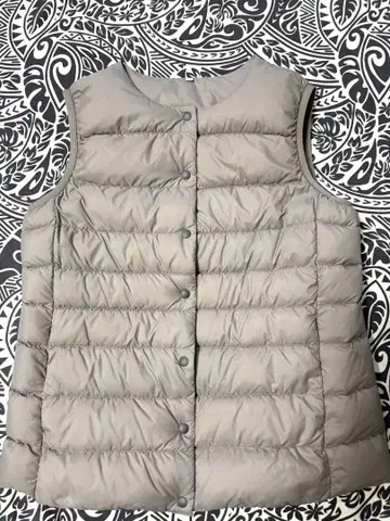 [새상품] MUJI 경량 노카라 다운 베스트 단추식 그레이 M