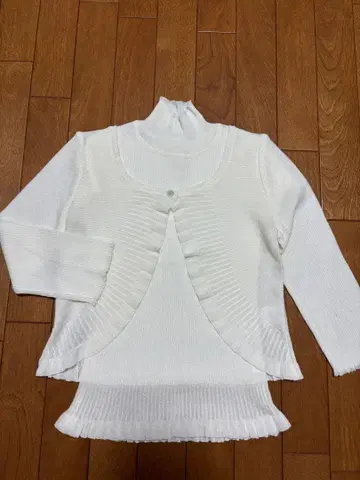 새상품 아쉬 비스 화이트 긴팔 터틀넥 가디건 앙상블