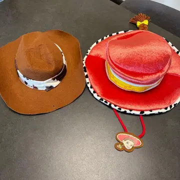 우디와 제시의 모자 세트