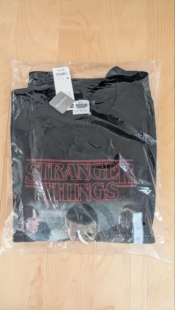 GU 기묘한 이야기 콜라보 헤비웨이트 맨투맨 미사용 새상품 M