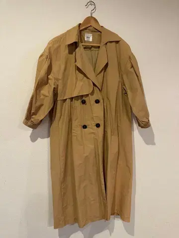 Mii 베이지 더블 브레스트 트렌치코트