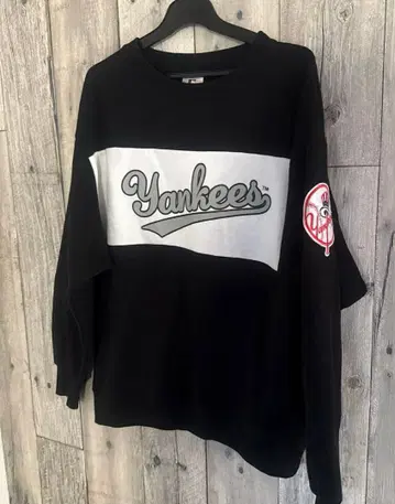 Yankees 블랙 맨투맨 M