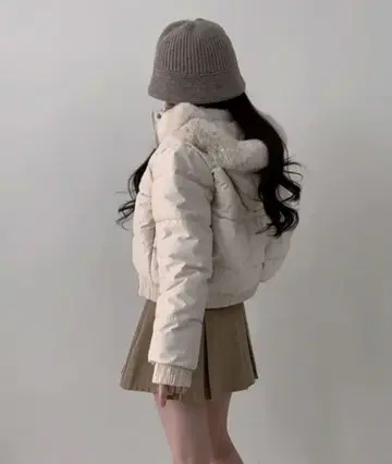 [새상품급] 속기모 퍼 포함 숏 기장 페이크 다운 자켓 아이보리