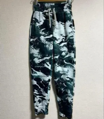 EMPORIO ARMANI EARCTIC 올 패턴 밑단 지퍼 스웨트 팬츠