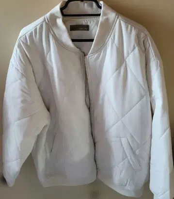 *BLUE STRIVE 화이트 퀼팅 자켓