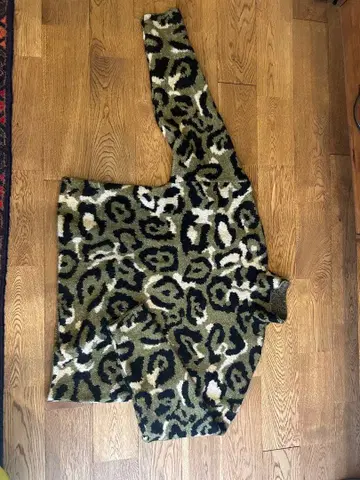 ZARA 그린 계열 레오파드 무늬 니트 스웨터