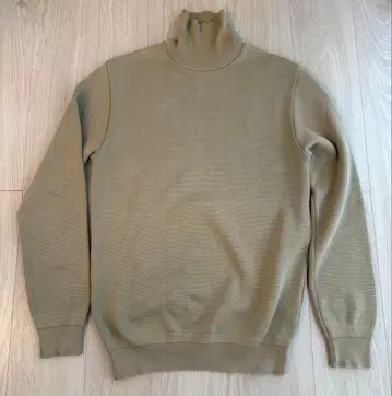 UNITED TOKYO 베이지 터틀넥 스웨터 사이즈 2