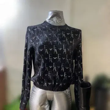 블랙 로고 퍼풍 니트