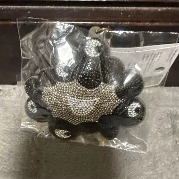 EXPO 2025 키링 블랙과 실버