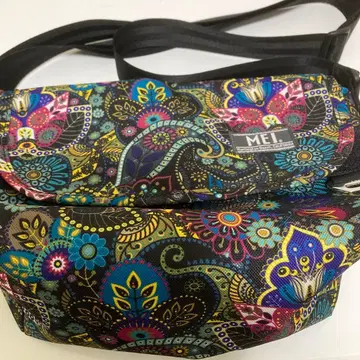 메이 mei 숄더백 컬러풀 바디백 페이즐리