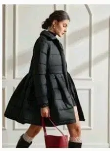 블랙 플레어 실루엣 다운 자켓