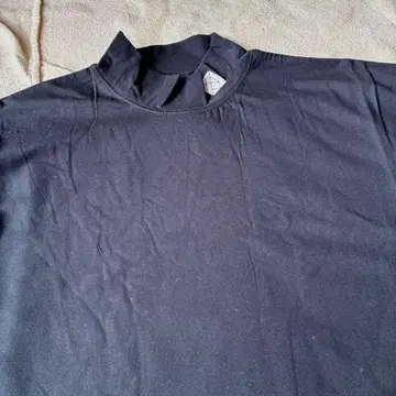 새상품 TANGRAM MOCKNECK T-Shirt