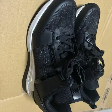 마이클코어스 블랙 하이컷 스니커즈