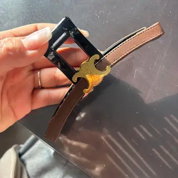 브라운과 블랙 헤어 클립