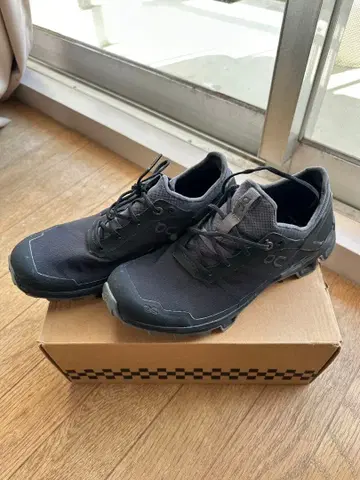 On Cloudventure 러닝화 블랙