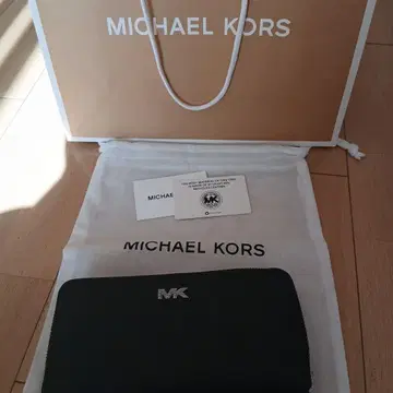 MICHAEL KORS 블랙 장지갑 MK 로고 포함