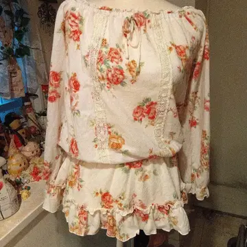 리즈리사 LIZLISA 장미 무늬 오프숄더 블라우스