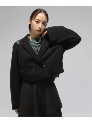 HARE 트로미 컷 아웃 숏 자켓 블랙