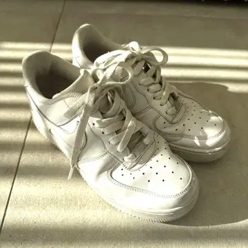 화이트 가죽 스니커즈 레이스업