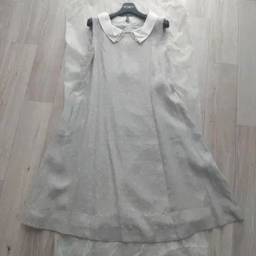 FOXEY 슬리브리스 무릎 기장 원피스 그레이