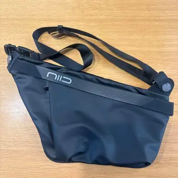 NIID 니이드 바디백 FINO IV F4 블랙