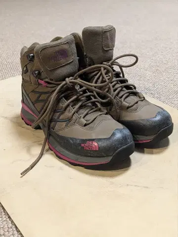 더 노스페이스 하이컷 등산화 브라운/핑크