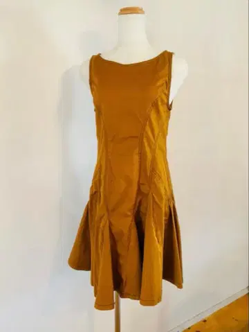 슬리브리스 플레어 스커트 원피스 36