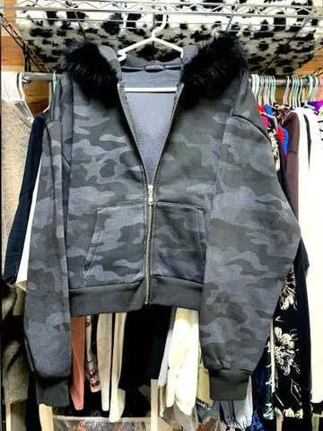 카모 패턴 zip 후드티. 후디. 블랙 퍼 포함. 새상품. 블랙 계열.