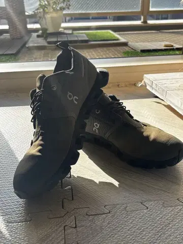 On 러닝화 워터프루프 카키
