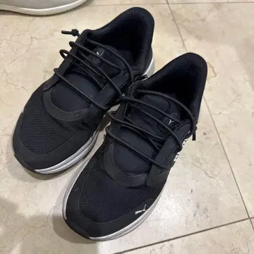 PUMA 블랙 스니커즈