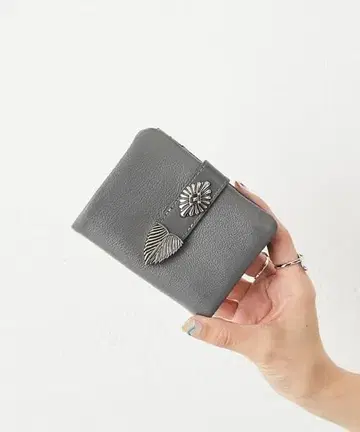 이아파피요네 버클 접이식 지갑 그레이