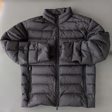 유니클로 다운 자켓 +J 블랙 M 사이즈