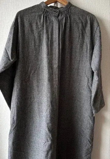 LOISIR 탈부착 가능 빅 옷깃 롱 원피스