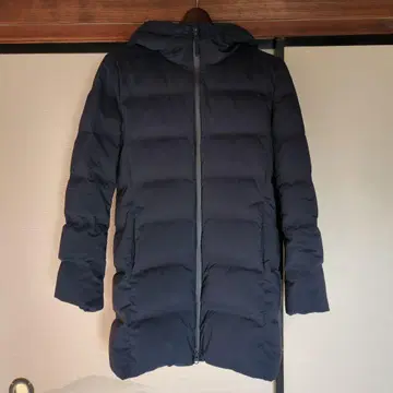 유니클로 심리스 다운 코트 네이비