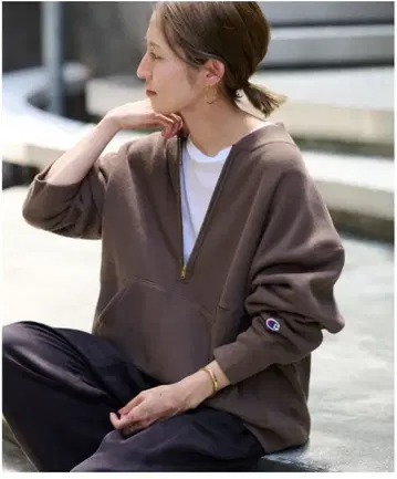 FRAMeWORK 즉시 완판! 인기 CHAMPION 하프 ZIP 맨투맨