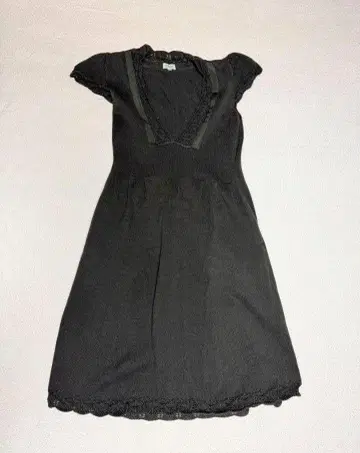 블랙 V넥 무릎 기장 원피스와 탱크탑 세트