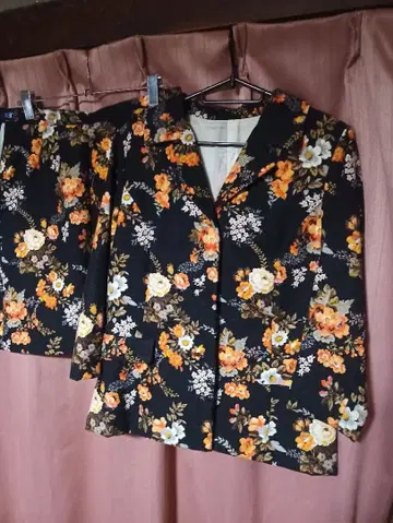 쇼와 레트로 꽃무늬 자켓과 스커트 셋업